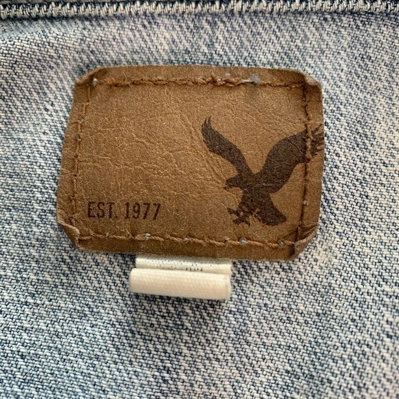 Women’s American Eagle Denim Jean Jacket Cropped Medium Distressed Light Wash - Picture 3 of 7